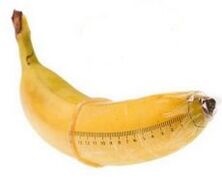 pisang dalam kondom meniru zakar yang diperbesarkan